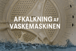 Grafik af kalkbelagt vaskemaskinetromle med vand og teksten 'Afkalkning af vaskemaskinen' – illustrerer artikel om rengøring og fjernelse af kalk fra vaskemaskinen